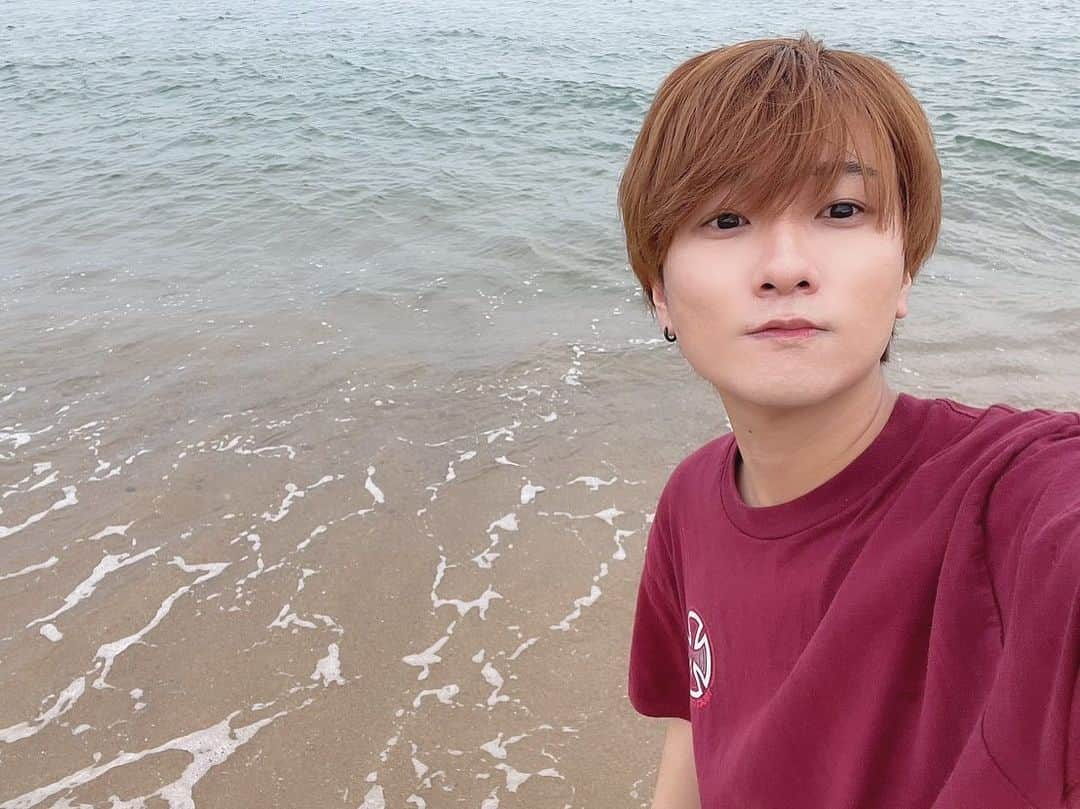 まひろさんのインスタグラム写真 - (まひろInstagram)「淡路島の海〜🌊次はガッツリ泳ぎたい🏊‍♂️ 自撮りもちゃんとしてインスタにあげます🫠🫠  次はれいちゃんとの投稿あげます！！  #Instagood #れいまひほーむ #カップル #れいまひ #couple #ootd#オシャレさんと繋がりたい #fff #lfl #f4f #淡路島 #海」9月20日 20時14分 - ki_rm9_8