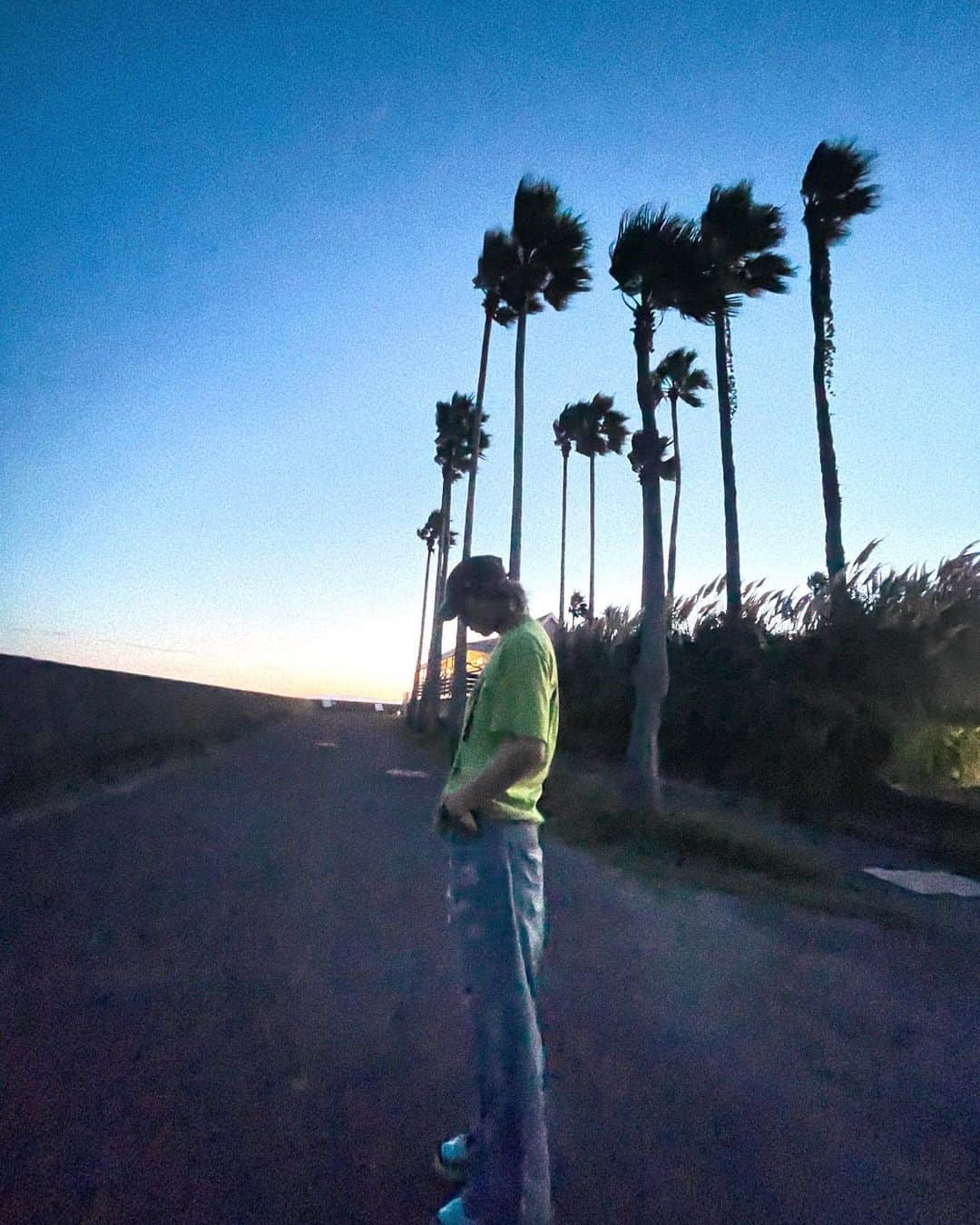 古幡亮（WATWING）のインスタグラム：「sky, wind, 🌙, highway, love, 🌊」