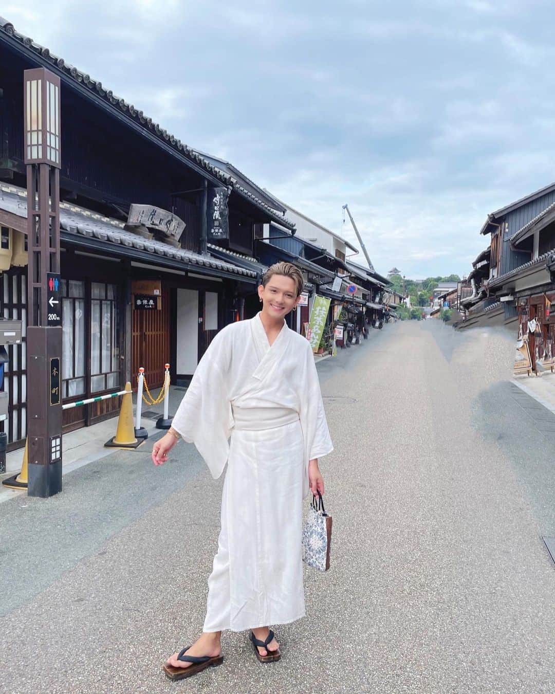 一郎さんのインスタグラム写真 - (一郎Instagram)「. 両親がフィリピンに帰る前に 愛知県で最後の思い出を作って来ました✨ . お母さんがフィリピンに帰る前に 初の着物を着たかったとの事で、犬山市にある城下町へ🏯 . 家族だけで過ごすのは本当に久しぶりで、 なんだかすごく懐かしい感じ♪ . 最後にお母さんのやりたい事を叶えてあげる事が出来て 本当に良かった😊 . . 次会う時は東京だね！！ 東京で最後の最高の思い出を作ろう🎉」9月20日 20時18分 - rin_ichiro