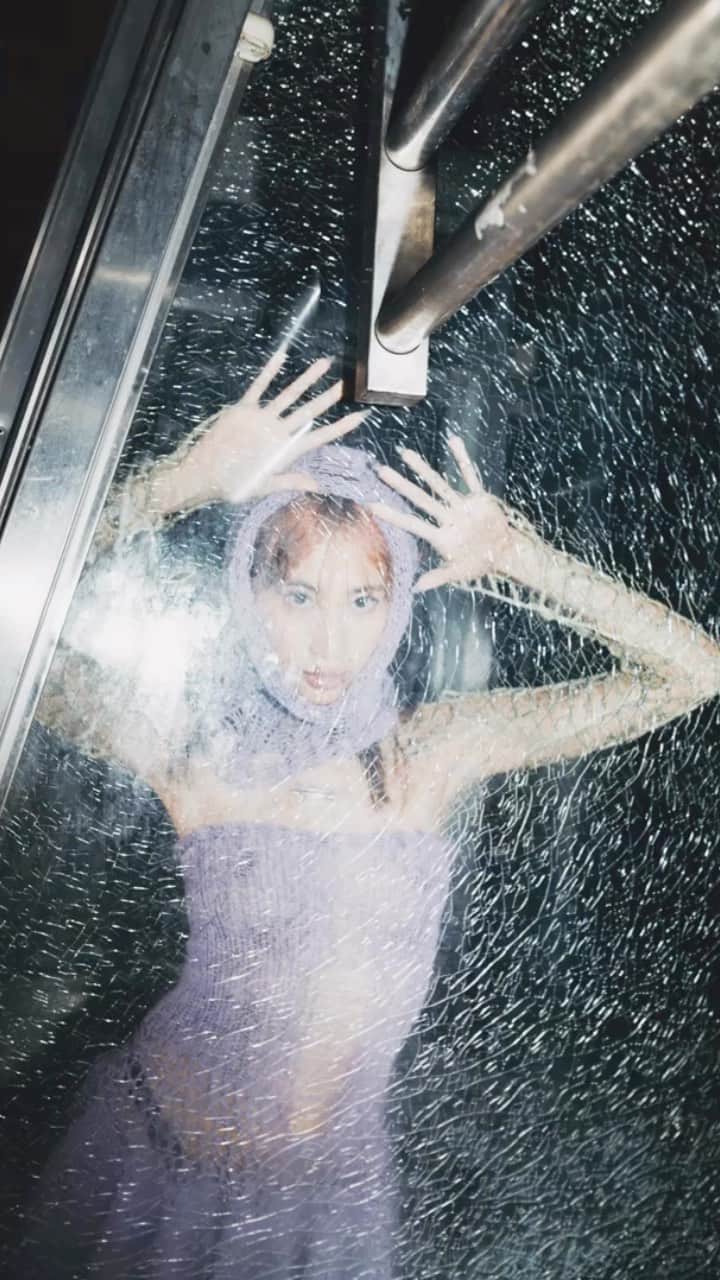 Juriのインスタグラム：「💜street shooting in athens💜」