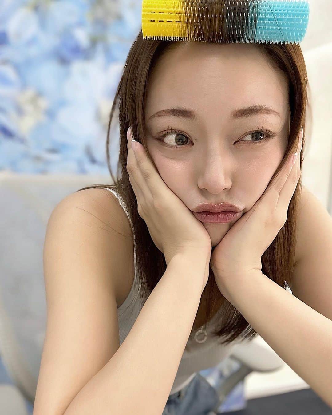 のインスタグラム：「🥣🥣🥣  . いやー、今日は長かった👙“  でも時間ぴったりに終了して 我ながらよくやったな、という1日🤍🤍🤍🤍  みんなもお疲れ様🦪🦪🦪  . #selflove」