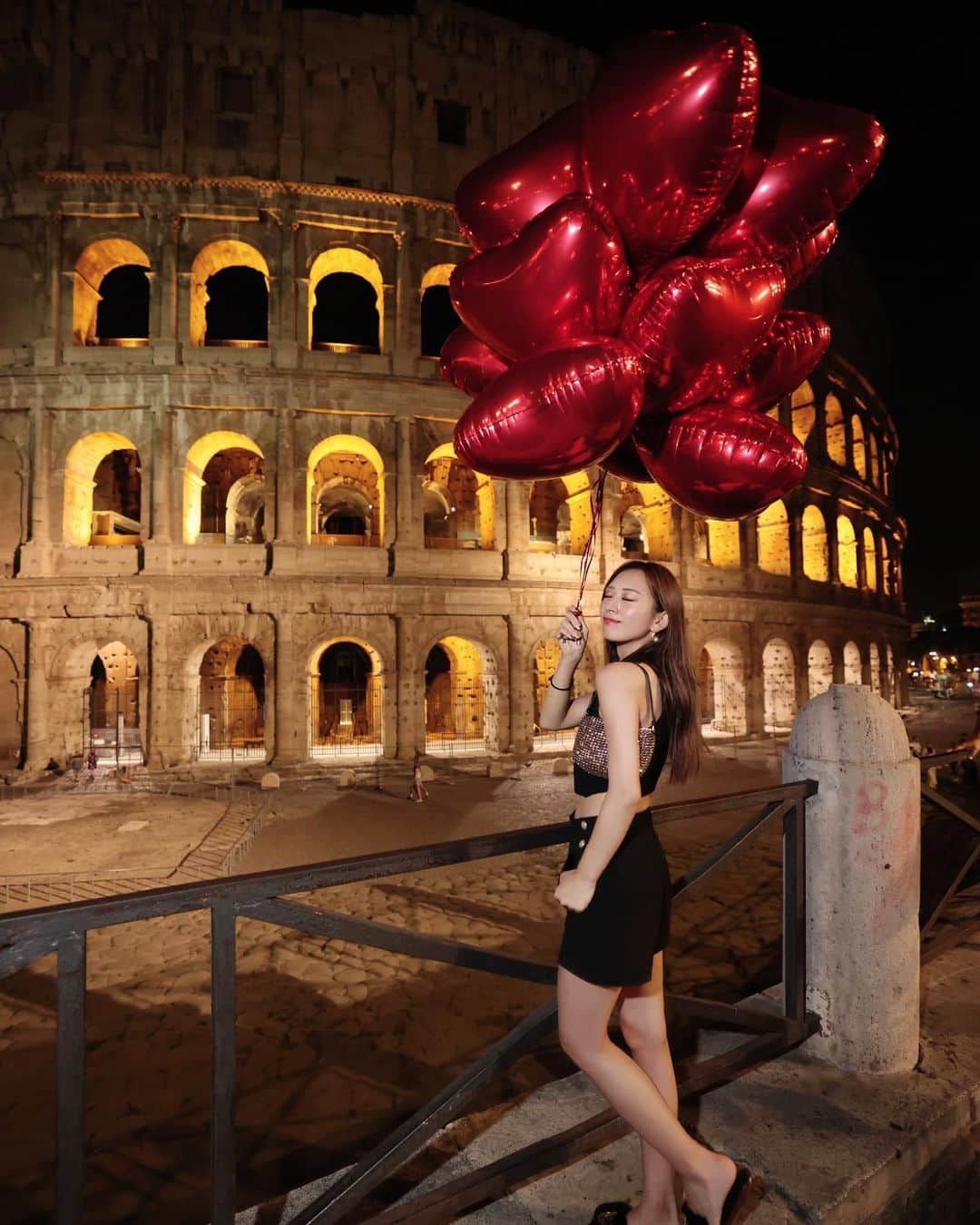 木下春奈のインスタグラム：「🎈🇮🇹  #colosseo#rome#italy#🇮🇹#🎈 #イタリア#ローマ#ヨーロッパ」