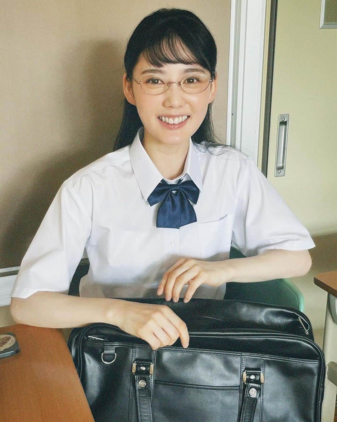 のインスタグラム：「9月26日放送の「バリューの真実」 MC：ＳｉｘＴＯＮＥＳ　ナレーター諏訪部順一  出演しています。  ヘアアレンジ・前髪セルフカット術 に出演します。 放送は以下の通りです  【本放送】Ｅテレ　火曜日　午後 ７：００～ ７：３０ 【再放送】Ｅテレ　金曜日　午前 ０：００～ ０：３０  ▽ドラマ「前髪～探偵・高浦仁～」 主演；田中樹、北香那、斎藤さらら、高村佳偉人 ▽諏訪部順一  26歳にして久しぶりの制服。 まだいけるかしら？  チェックしてね☺︎」