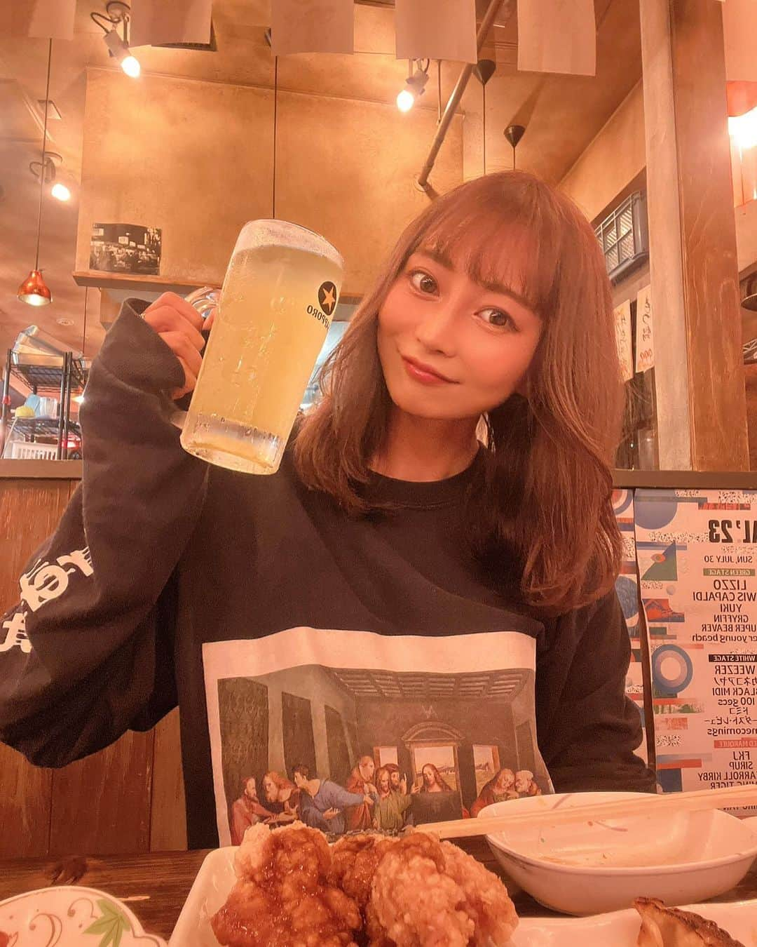 川和真奈美のインスタグラム：「かんぱーい🍺した人  #かんぱーい #ビール #学生の頃  #ビールの売り子  #ハイボール #最近飲めるようになった #けど結局 #緑ハイ  #炭酸苦手  #渋谷横丁  #デビュー遅め  #こいよ」