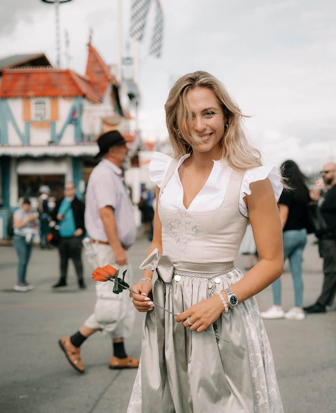 ソフィア・フロルシュさんのインスタグラム写真 - (ソフィア・フロルシュInstagram)「Just Munich things 🎡🍻5th season of the year 🎢 Dirndl by: @giacomellitrachten // 📸 x @made257 // #sophia #sophia99 #changeagent #racegirl #racing #motorsport #unscripted #soptimism #munich #oktoberfest #wiesn23」9月21日 2時16分 - sophiafloersch