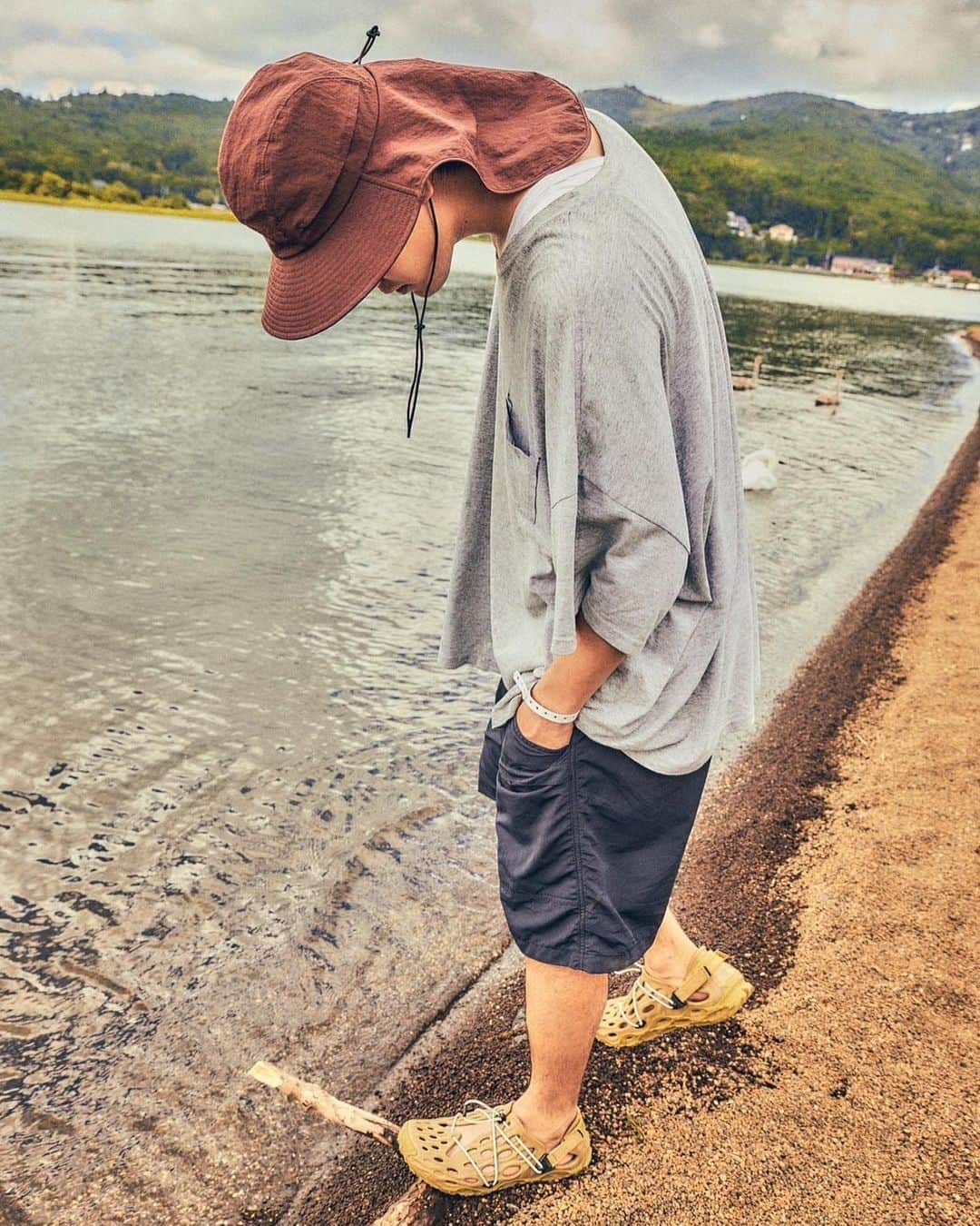 遠藤史也のインスタグラム：「かれこれ7年間愛用してるMERRELLさんと念願の📸  #MERRELL #sweetloveshower」