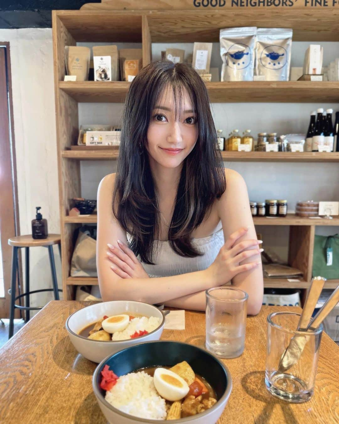 東海林里咲さんのインスタグラム写真 - (東海林里咲Instagram)「. .  カラーにトリートメントして 貰いました·͜·❤︎ 秋だから暗め🐈🧶  スタバのパンプキンスパイスラテ ハマって毎日飲んでる- ̗̀ 🎃 ̖́-   .」9月20日 21時02分 - risaaa_0411