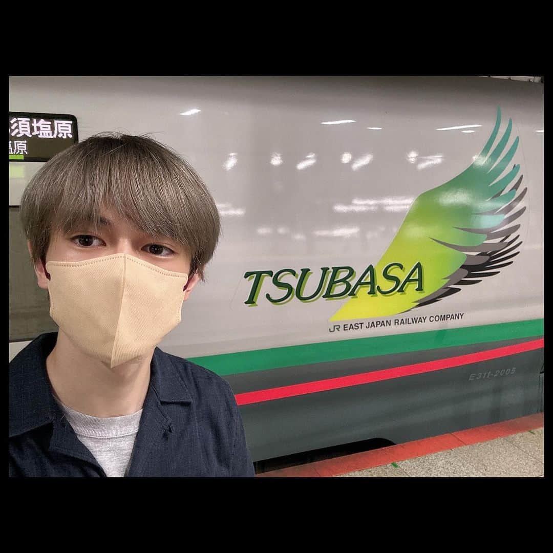 伊藤壮吾のインスタグラム：「#今日の鉄道 1185番線 銀のつばさ。 仙台•山形からの、やまびこ•つばさ154号。 今日は相方もリバイバルカラーでした。」