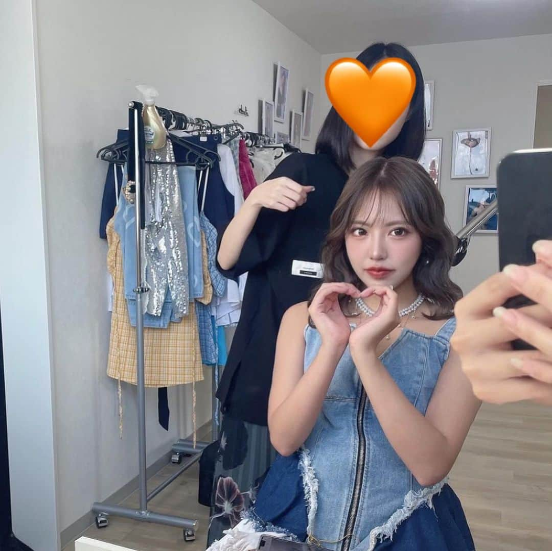 NOCOのインスタグラム：「新しいアー写撮ってもらったんだけどヘアメイクすごかったー！🫣🧡つけまつ毛ってすごいの😌」