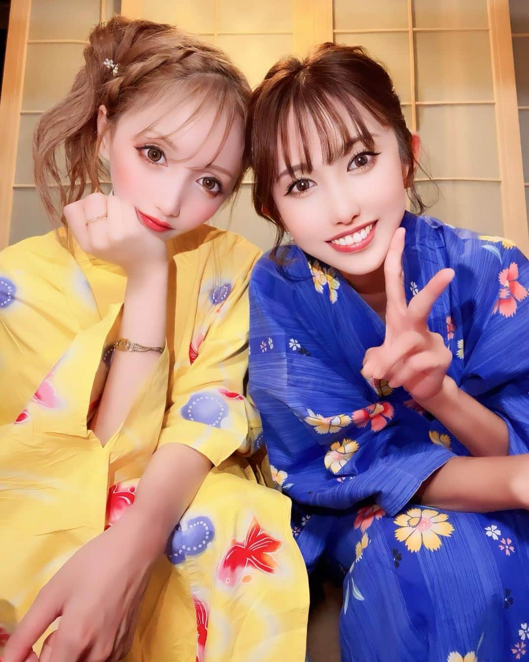 根本弥生のインスタグラム：「🎂  ＼♡HAPPY BIRTHDAY♡／  to... @risa.kr__ 🩵  🎞️2023.8.30   前世はきっと姉妹。 今世も出会ってくれて 生まれてきてくれて ありがとう💓 来世でも絶対出逢って 一緒にいたいと思える存在.○° お誕生日おめでとう💐✨  ｡.ﾟ+:✿｡.ﾟ+:✿｡.ﾟ+:✿｡.ﾟ+:✿｡.ﾟ  .」