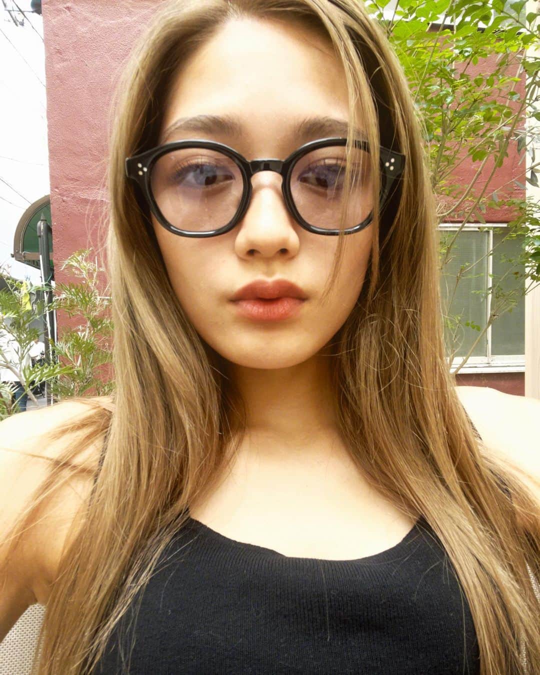 のインスタグラム：「. 人生で一番髪色明るくなった☀️笑 かんわいすぎる色〜  そしてまつ毛パーマでまつげ復活！ いつもありがとうございます♡ @sorachin_kk8   #まつげパーマ #ヘアカラー#ハイトーン #グレージュ#ベージュカラー」