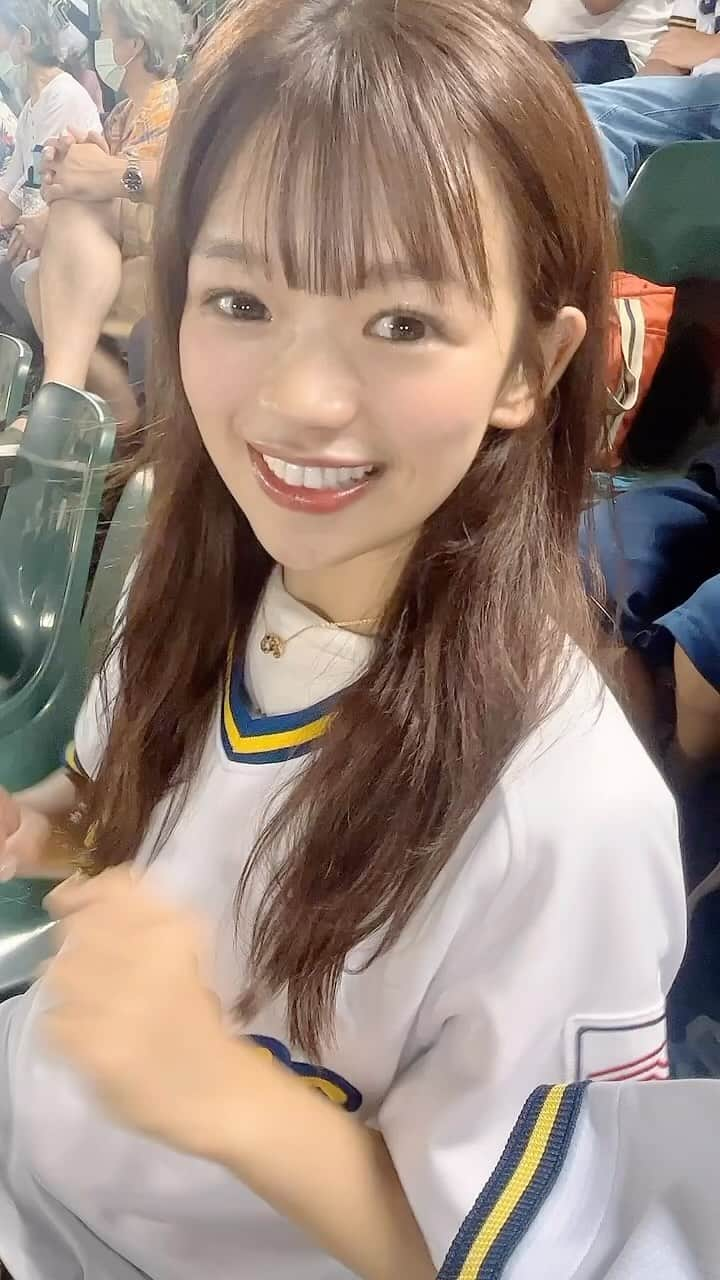 岡村茉奈のインスタグラム：「勝ちSKY♥️♥️♥️♥️♥️  ほんとにほんとに嬉しい（；＿；）  #オリックスバファローズ #オリックス#バファローズ #ビール#プロ野球#野球#野球観戦 #orixbuffaloes#orix #baseball#bs2023 #camera #instgram#instagood #japanesegirl #japan #follow#followｍe」