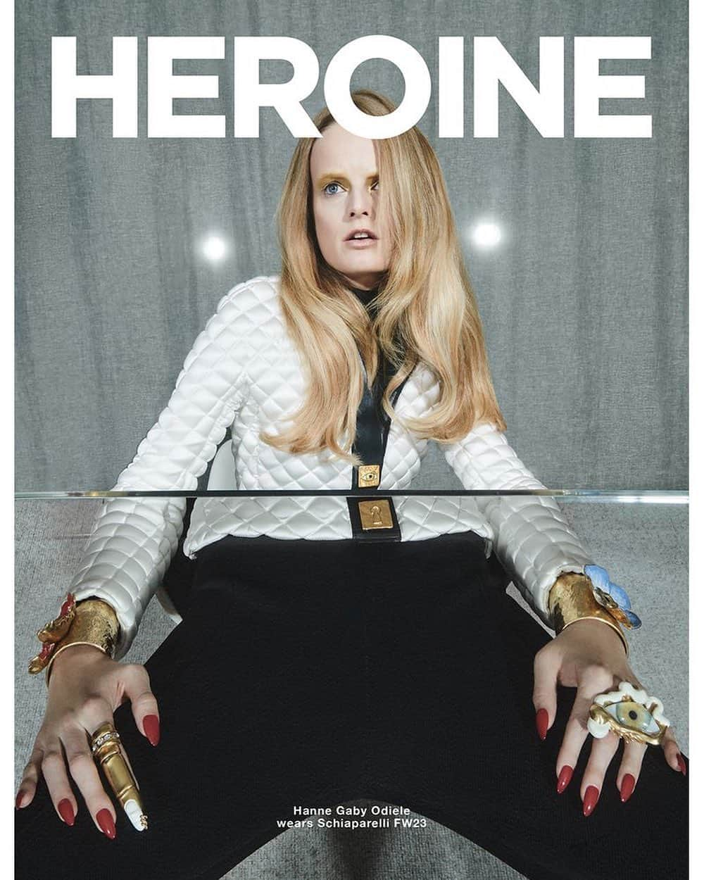 ハンネ・ギャビー・オディールさんのインスタグラム写真 - (ハンネ・ギャビー・オディールInstagram)「@heroine_mag cover out now 👁️」9月20日 21時18分 - hannegabysees