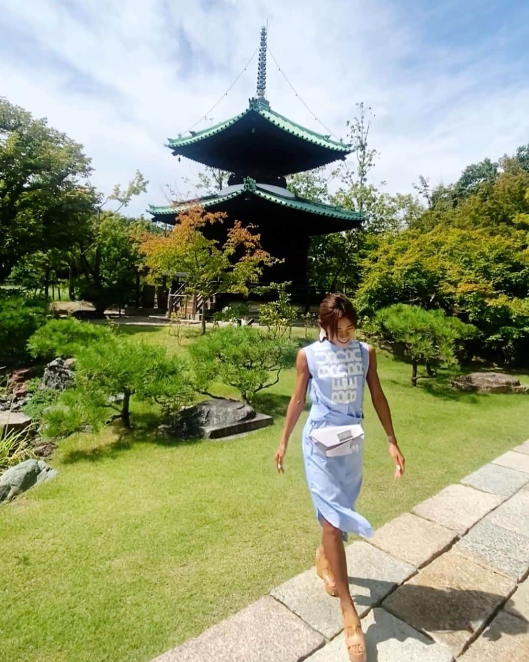 ひぃのインスタグラム：「リフレッシュday⭐️ あゆみさんとお互いの空き時間を合わせてお茶✨ 大阪城北詰駅すぐの藤田美術館へ。 美術館にはお茶🍵🍡出来る茶屋もあり（お団子もお茶も美味しいの☺️）お散歩出来る美しい庭園も🌲 アート✖︎日本茶✖︎日本庭園 何だか遠くに旅行に行った気分にもなれるくらいゆっくりとした時間が流れる素晴らしい空間✨ また絶対行く☺️✨✨✨ 楽しい時間をありがとう☺️🙏 @konakawa___ayumi   #藤田美術館#あみじま茶屋 #和カフェ#茶屋#美術館#日本茶#日本庭園#庭園#japan#日本#お庭#散策#アート#カフェ#cafe #お団子#抹茶#天満橋#京橋#大阪城#大阪城北詰 #散歩#リフレッシュ#refresh#greentea」