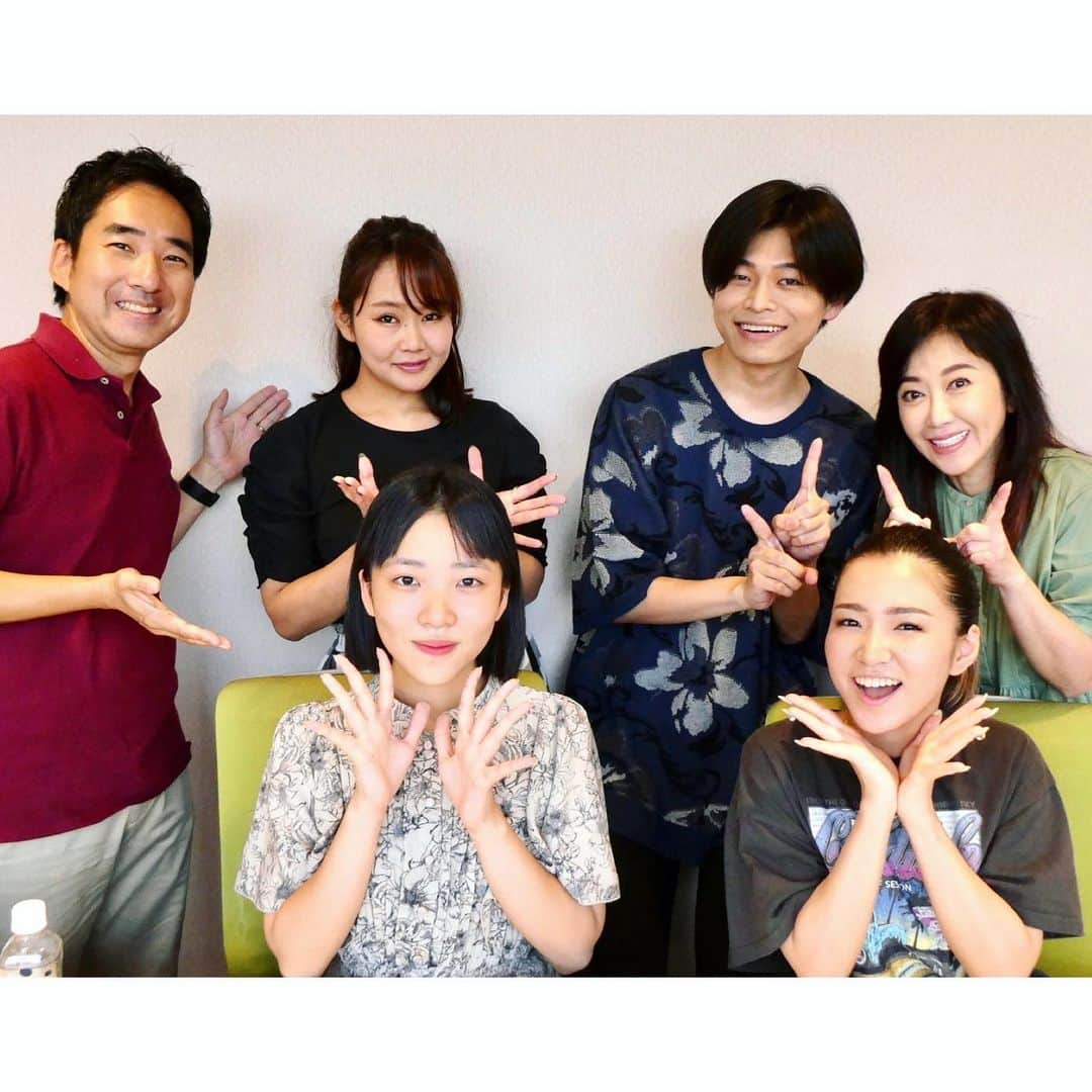 伍代夏子さんのインスタグラム写真 - (伍代夏子Instagram)「今日のNHKラジオ「ふんわり」は、とっても賑やか🥳 明日の歌謡界を担う4名の若手歌手の皆さんにお越しいただきお送りいたしました。 お聴きいただいた皆様、沢山のメール、メッセージをありがとうございました😊 来週も聴いてちょ💋 #nhkラジオ第1  #ふんわり  #生放送  #水曜日は早起き #梅谷心愛 さん #田中あいみ さん #二見颯一 さん #美里里美 さん #稲垣秀人アナウンサー  #伍代夏子」9月20日 21時22分 - natsuko_godai_official