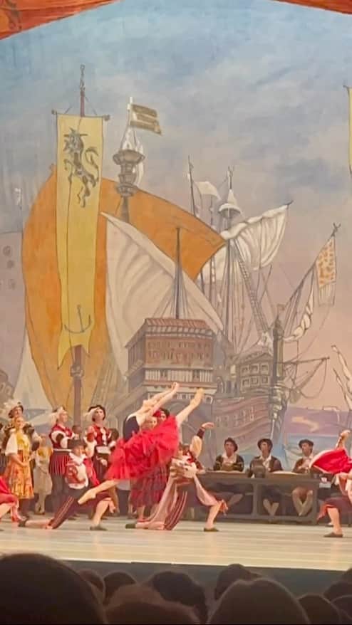 マリア・コーレワのインスタグラム：「DON QUIXOTE 19.09.23, love this ballet so much, it’s so rewarding to dance it thanks to the love of the audience that you can really really feel 🥹❤️🙏🏻  ДОН КИХОТ 19.09.23, очень люблю Китри, и вообще так радостно танцевать в этом спектакле, в нем, пожалуй, более всего чувствуешь любовь зрителя 🥹❤️ Еще раз огромное спасибо 🙏🏻」