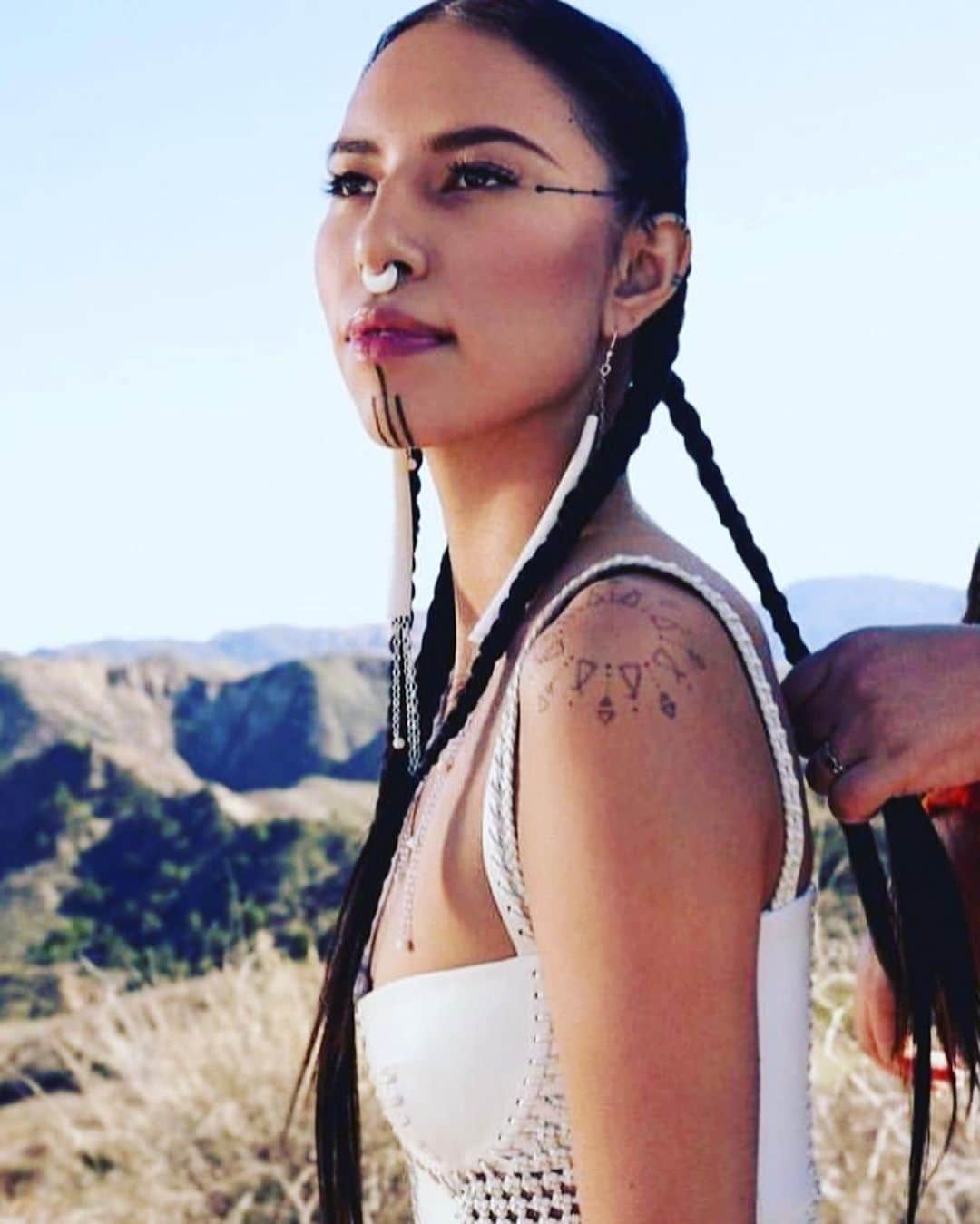 ジョン・レグイザモさんのインスタグラム写真 - (ジョン・レグイザモInstagram)「Where are our indigenous models fashion weak?  #fashionweek」9月20日 21時26分 - johnleguizamo