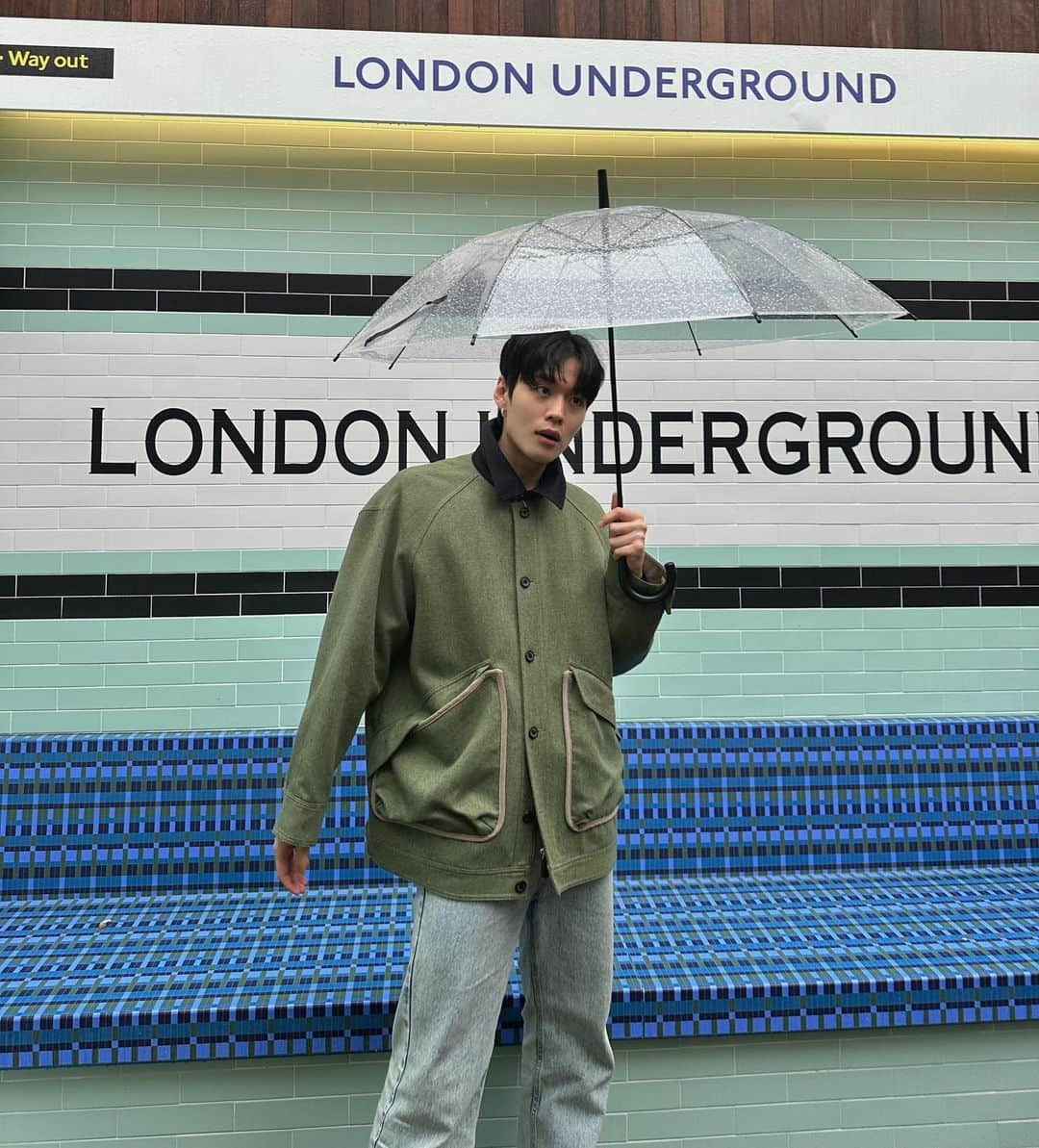 キム・ジュンスさんのインスタグラム写真 - (キム・ジュンスInstagram)「#광고 @londonunderground.studio   런던언더그라운드는 세계 최초의 지하철 ‘언더그라운드’를 통해 일상 속 과거의 헤리티지와 트렌드를 결합하여 새로운 시각으로 재해석한 스트릿 브랜드이며 매장보다는 전시 같은 공간으로 런칭 첫 팝업을 진행해요  📍성동구 연무장길20-1   2달 동안 진행하니 빨리빨리 달려달려 #LondonUnderground#LUG1863#LUGPOPUP#런던언더그라운드#런던언더그라운드팝업」9月20日 21時29分 - kjs__jun