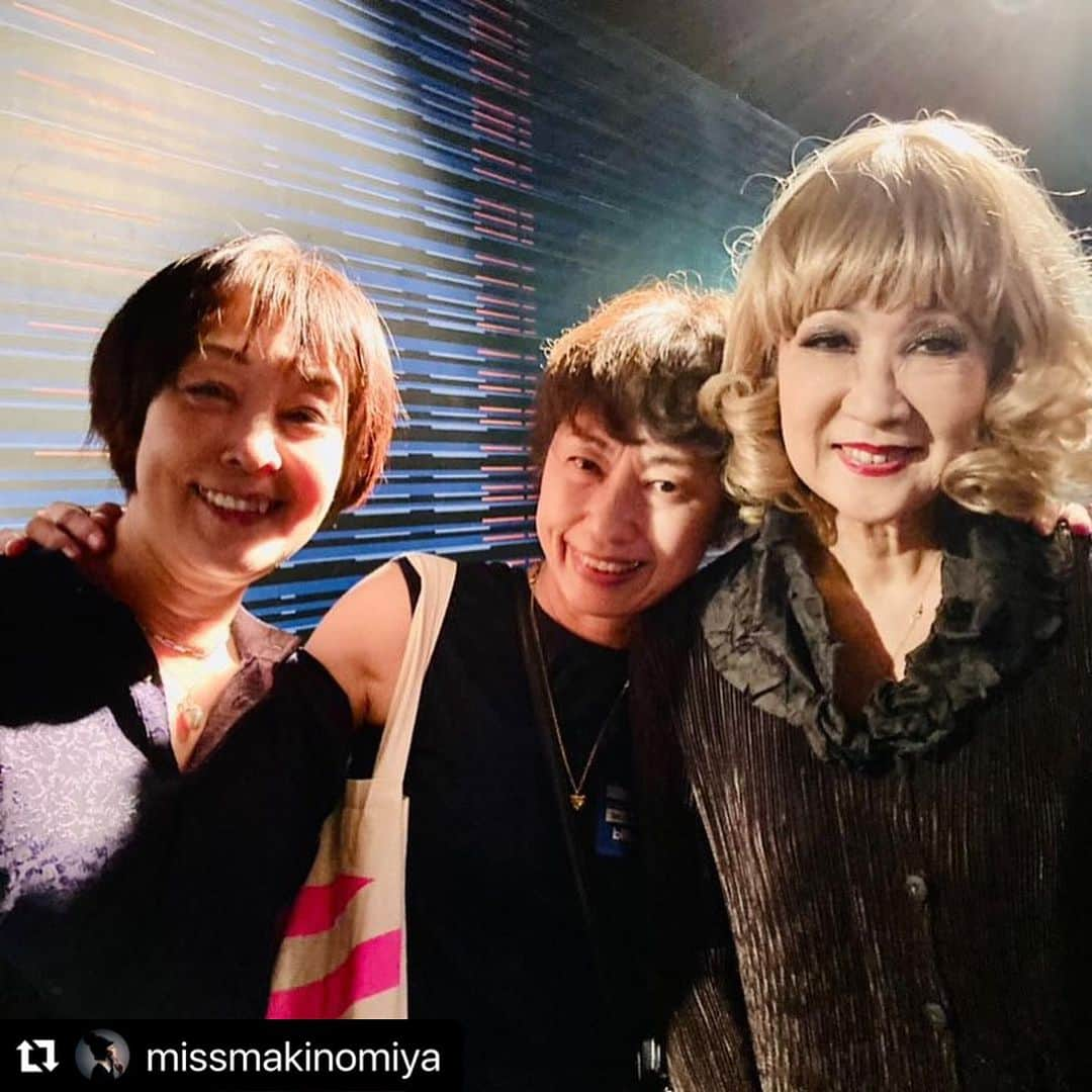 冨沢ノボルさんのインスタグラム写真 - (冨沢ノボルInstagram)「大阪で 会いましょう‼️  #Repost @missmakinomiya with @use.repost ・・・ . 「野宮真貴、渋谷系歌謡曲を歌う。」二日目のゲストは平山みきさん @yokohama.kiki 💛 パリのシャンソン歌手のような佇まいで感動的な歌声でした🥺 筒美京平さんx橋本淳さんのゴールデンコンビの新曲「アーティスト」もふたりで披露！ 今週金曜日のビルボードライヴ大阪で再び‼️  楽屋にはザ・スクーターズ @the_scooters03 のメンバーやカジくん @hideki_kaji 、堀江くん @hhorie_official 、湯山さん @yuyamareiko も😊 ヘアメイクはもちろん世界のnoboru @noboruok ❤️  今回は初のファンミーティングで、終演後にファンクラブの皆さんとお写真タイムも📸  さて、今週金曜日はビルボードライヴ大阪です！ 来てね！お待ちしてます〜🤗  【ビルボードライブ大阪】（1日2回公演） 2023/9/22（金）1st開場17:00 開演18:00 / 2nd 開場20:00 開演21:00 http://www.billboard-live.com/pg/shop/show/index.php?mode=detail1&event=14301&shop=2  ⚫️ファンサロン「おしゃれ御殿」 https://missmakinomiya-fc.com/ （プロフィールLinktreeから⇧）   #平山みき#スクーターズ#thescooters#カジヒデキ#堀江博久#湯山玲子#noboru#ビルボードライブ東京#ビルボードライブ大阪#ビルボードライブ#バービー#barbie#渋谷系歌謡曲#歌謡曲#渋谷系を歌う #渋谷系#ファンサロン#おしゃれ御殿#野宮真貴 #missmakinomiya」9月20日 21時36分 - noboruok