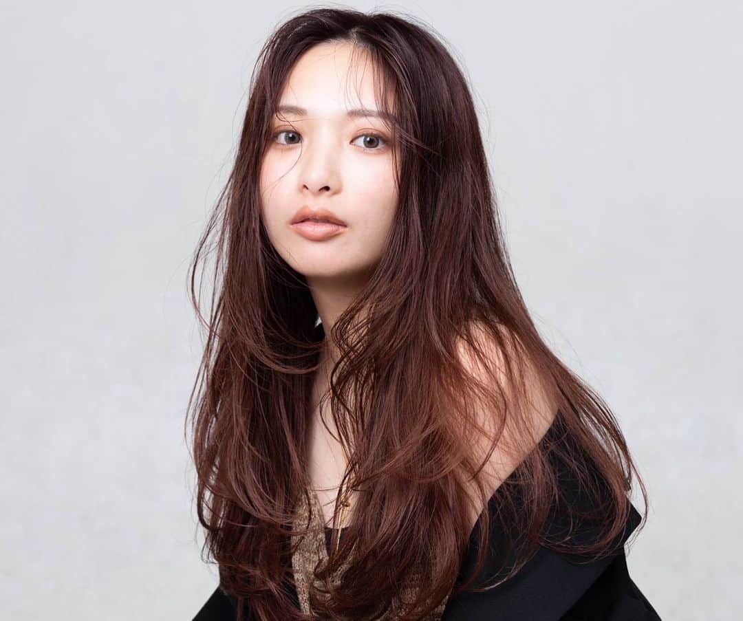 maiのインスタグラム：「メイクしてもらいました❤️ 投稿もおサボり気味で🙏 スタッフの人もカメラマンさんもみんないい人で素敵な時間過ごせました🥰  ありがとうございました✨」