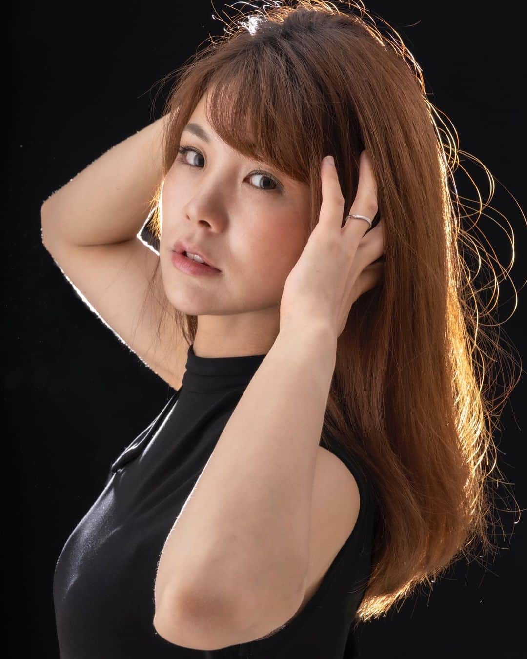 のインスタグラム：「毎日半額？！  撮影前に美容室へ💇‍♀️ @50fiftycard_official を 利用してなんと #半額 でした💓  お店のメニューが いつも半額で使えるアプリ 『フィフティーカード』💡 今回初めて使ったけどかなりお得👀  サロンや美容サロンのほかにも 飲食店などジャンルもたくさん‼️  次はどこ利用しようかな…💕 気になる人はぜひチェックだよ💡  @50fiftycard_official  #フィフティーカード  #毎日半額 #毎回半額 #クーポンは1回フィフティーは毎回 #月々500円で通い放題 #半額アプリ #pr」