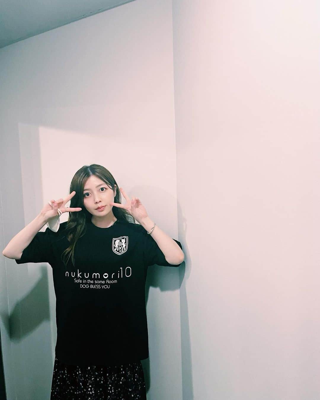 南波志帆のインスタグラム：「『nukumori Vol.10』、ありがとうございました！上質な音楽と愛が溢れる素敵なイベントでした。 fhánaをはじめ、大事な人たちが観にきてくれたのも愛だ〜😿🌸  久しぶりのライブでしたが、やっぱり私は歌うことが大好きだと再確認しました。15周年なので、もっと歌っていきます…！！☺  #nukumori」