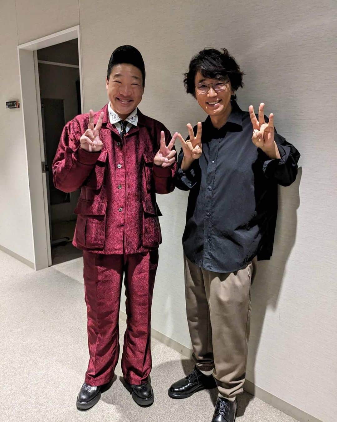 みやぞんのインスタグラム：「番組収録でした😆✨✨✨  楽し過ぎてあっというまに終わりました🥹  #瀧本美織さん 明るくて素敵でした🤩 またご一緒できたら良いな👍✨  #ユースケさん いつも優しい事を沢山言ってくれてほのぼのでした☺️  番組お楽しみに✨」