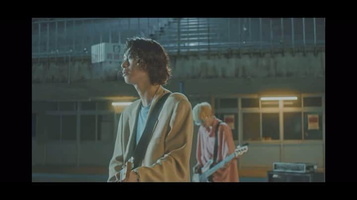 らてのインスタグラム：「Ivy to Fraudulent Game (@ivytfg ) 配信シングル『花火が鳴って』Music Videoのメンバースタイリングを見繕わさせて頂きました ✧ ✧ ✧ ✧ ✧ ✧ ✧ ✧ ✧ ✧ ✧ 是非チェケラして下さいませ ✧ ✧ ✧ ✧ ✧ ✧ ✧ ✧ ✧ ✧ ✧ ✧ ✧ . . . 出演 山口夏弥、樋山航海 監督 太阿 撮影 宮崎志歩 照明 目黒裕太郎 ヘアメイク 難波みゆき 衣装 ラテ、桶田圭織 制作 三浦大明、田下竜葵 プロデューサー 安貴雄」