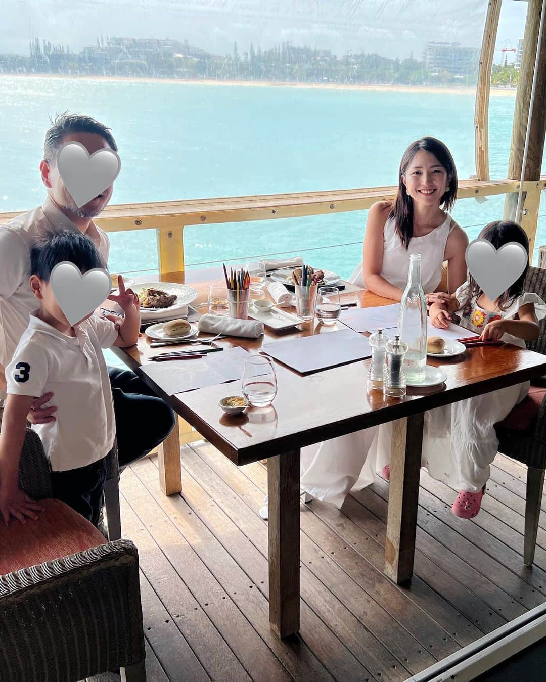 Remiさんのインスタグラム写真 - (RemiInstagram)「floating restaurant in Numea🇳🇨 ニューカレドニア、ヌメアの水上レストランle Roofへ🍽️ 透明度の高い海を目の前に非日常なランチ😊 絶景とリゾート感を楽しめました♪  ------------ 📍 #Numea #newcaledonia  🍽️ #leRoof  @roof.noumea  🗓 2023.9.19  #ニューカレドニア #ヌメア #水上レストラン #絶景レストラン  #子連れ世界一周 #世界一周 #floatingrestaurant  #nouméa #noumeanewcaledonia #worldroundtravel #remi_world2023」9月20日 21時59分 - remi_912