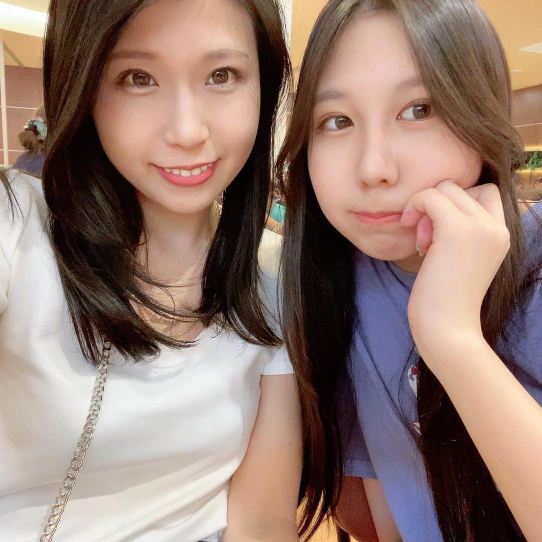 ゆわももチャンネルのインスタグラム：「親子💓20歳差  #ゆわももチャンネル #親子 #ゆわ」