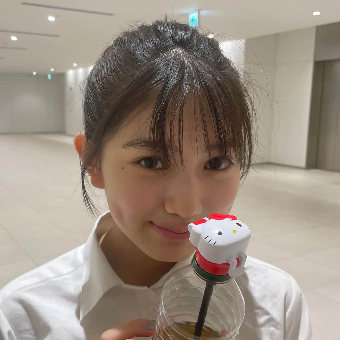 葉山さらさんのインスタグラム写真 - (葉山さらInstagram)「キティちゃん🥤  #オフショット #お仕事のおとも #ペットボトル #キャップホルダー #キティちゃん #最近のお気に入り？！#いつかのさら #葉山さら」9月20日 21時55分 - sara_hayama.official