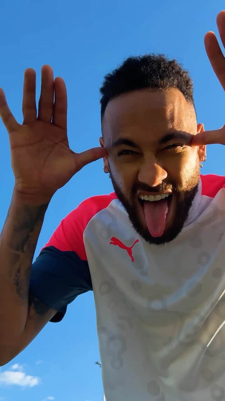 のインスタグラム：「Tag your football obsessed friend 😍 @neymarjr」
