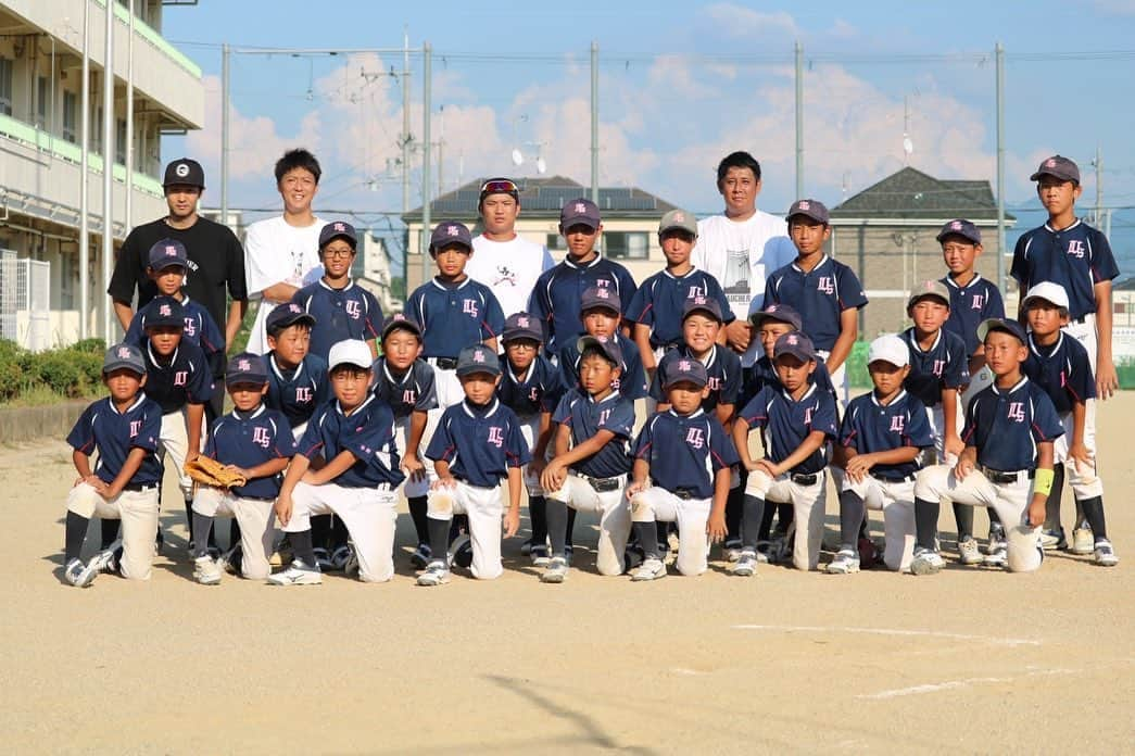 横山雄哉さんのインスタグラム写真 - (横山雄哉Instagram)「.  ⚾️浮孔小野球部⚾️ @ukianabaseball   SIRベースボールスクールで野球教室。  県大会優勝チーム🏆 個々の技術は素晴らしく、 レベルの高さを感じた。  後は考える力をつける事。 積み重ねる事の大切さ。  技術以外にも教える事は沢山ある。  小学生に上手に伝えたいな。  enjoy baseball🔥  ※SIRベースボールスクールでは定期的に野球教室を開催しております。　興味あるチーム、指導者の方はDM 下さい。  野球✖️GAUCHER  @gaucher_official   #野球教室 #野球 #fashion #baseball #gaucher」9月20日 21時58分 - yuya_yokoyaaaman