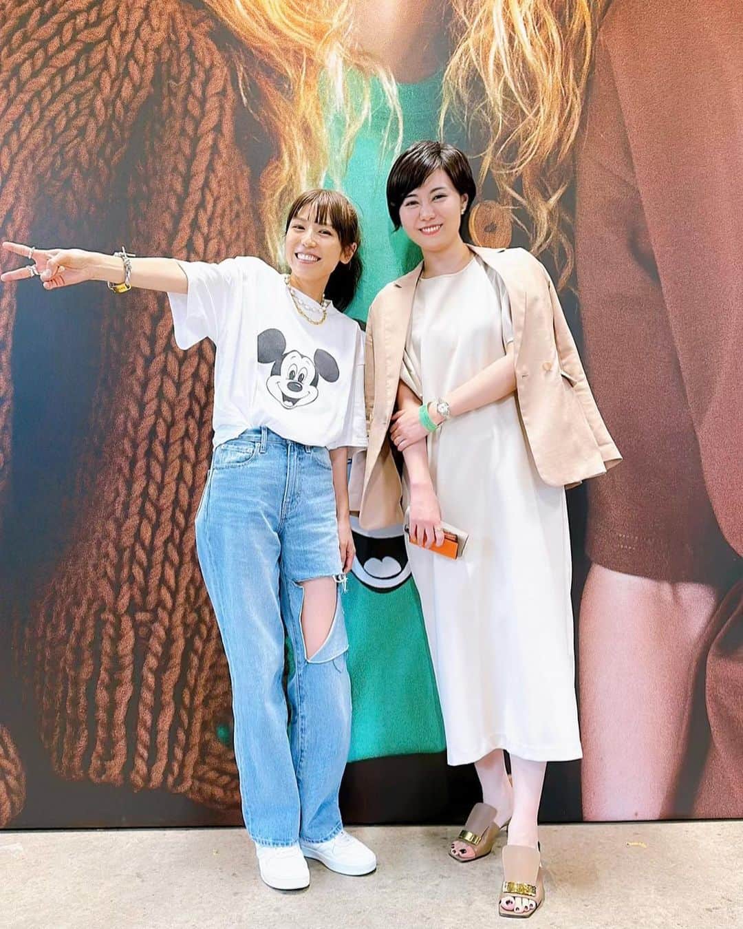 瀧口友里奈のインスタグラム：「若槻千夏さんのご招待で、 千夏さんのブランド @wcjapan の展示会に お邪魔してきました。  ディズニー、ピクサーとのコラボを始め、 色使いが可愛い〜 ハッピー感溢れるお洋服の数々✨  そして、改めて 千夏さんの可愛さとおもしろさに 惚れ惚れでした🥹🫶🏻  happy&peaceな空間で カフェタイムまで満喫させていただき☕️☘️  一目惚れの🐈‍⬛パーカー 着るのが楽しみです。」