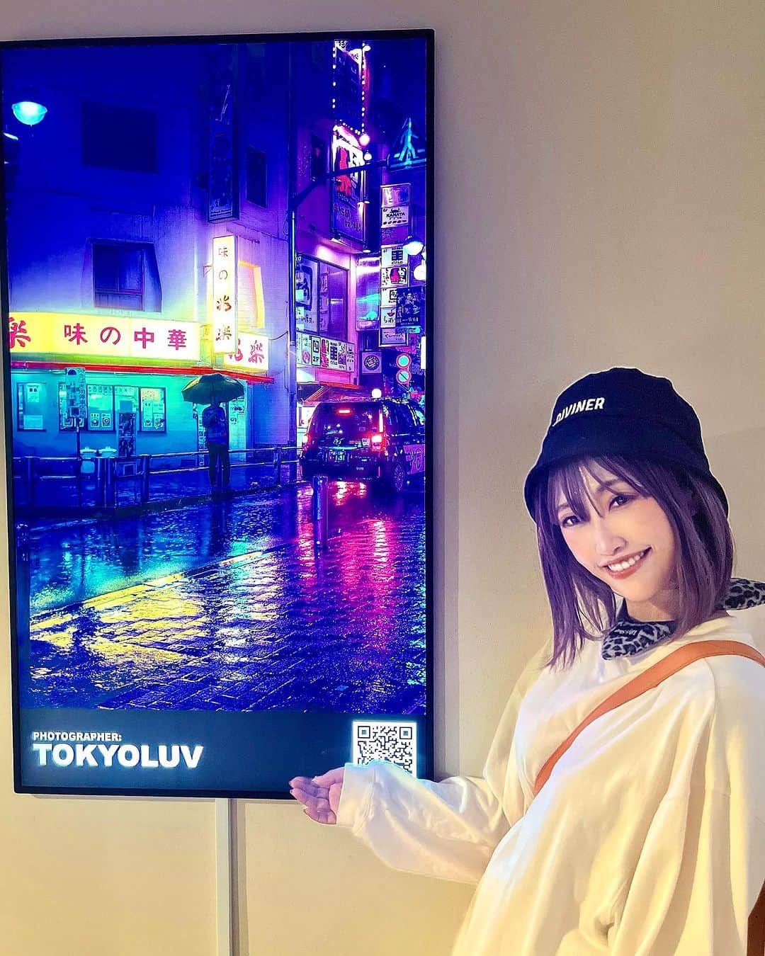 DJ YURINAのインスタグラム：「#tokyo 🎨 表現は無限大  #dj #djyurina #NFT #art #個展」