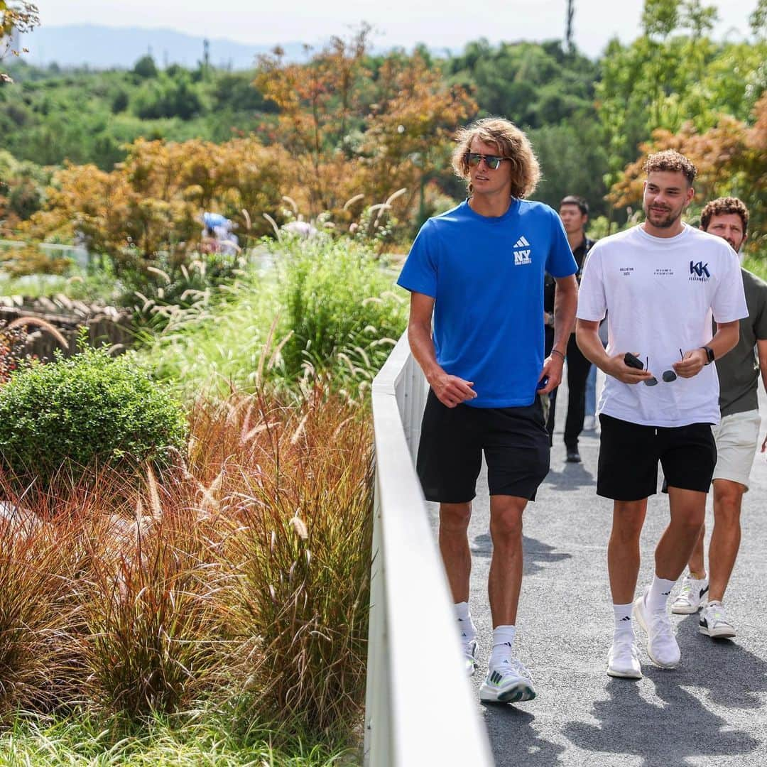 アレクサンダー・ズベレフさんのインスタグラム写真 - (アレクサンダー・ズベレフInstagram)「🐼🐼🐼  📸: @chengduopentennis」9月20日 22時21分 - alexzverev123