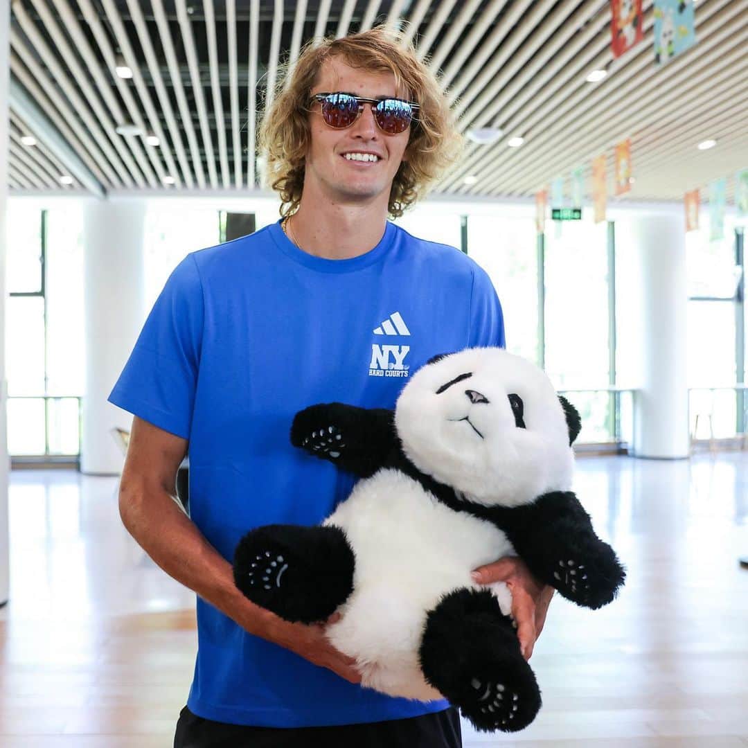 アレクサンダー・ズベレフのインスタグラム：「🐼🐼🐼  📸: @chengduopentennis」