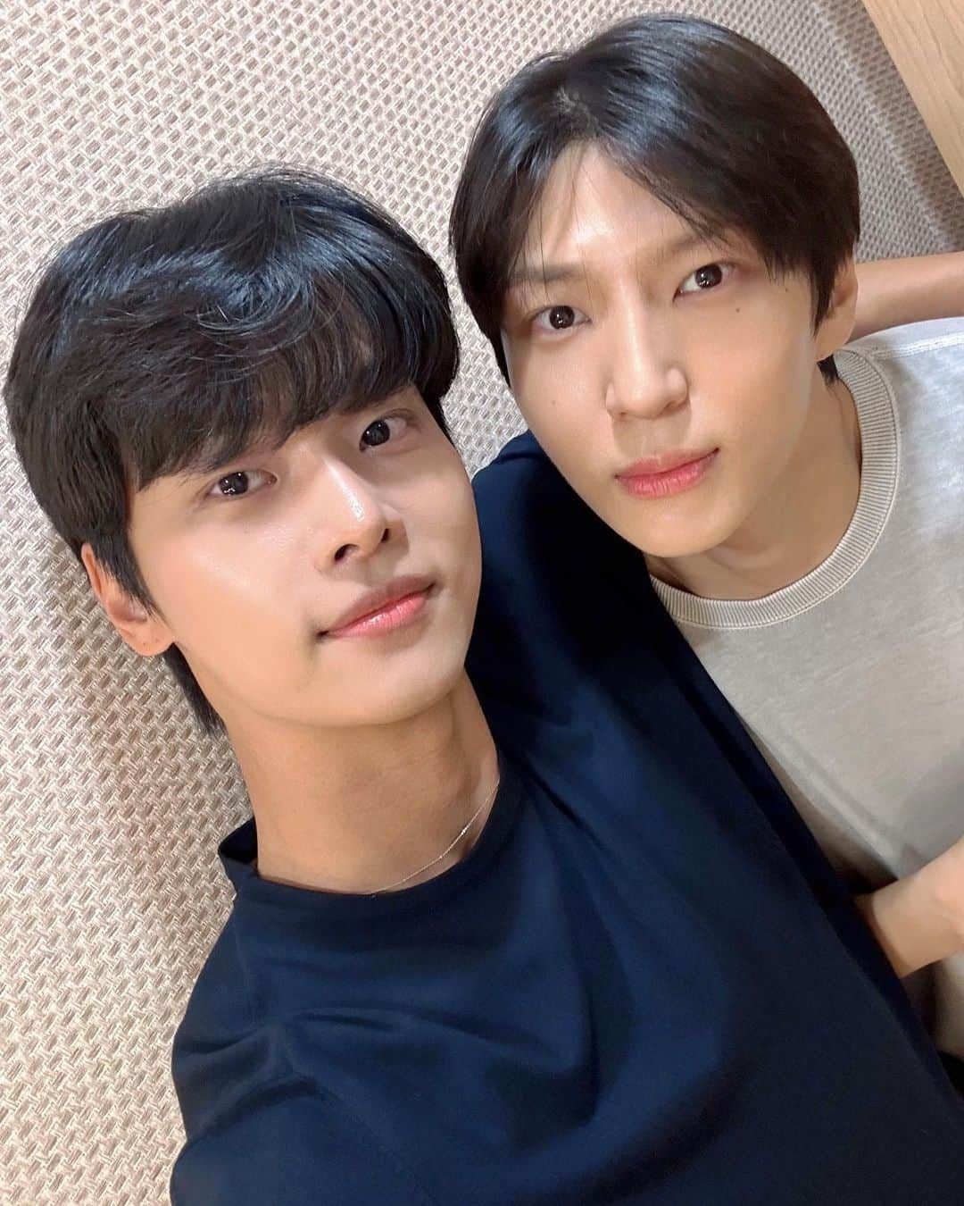 VIXXさんのインスタグラム写真 - (VIXXInstagram)「- 연극 <테베랜드> 택르틴&택데리코를 응원하기 위해  요니가 찾아온 날😀  든든한 맏형들 모습에  날씨 때문에 꿀꿀했던 오늘 하루 기분 좋게 마무리💙💛  #빅스 #VIXX #엔 #N #차학연 #레오 #LEO #정택운 #테베랜드 #마르틴 #페데리코」9月20日 22時22分 - vixx_stargram