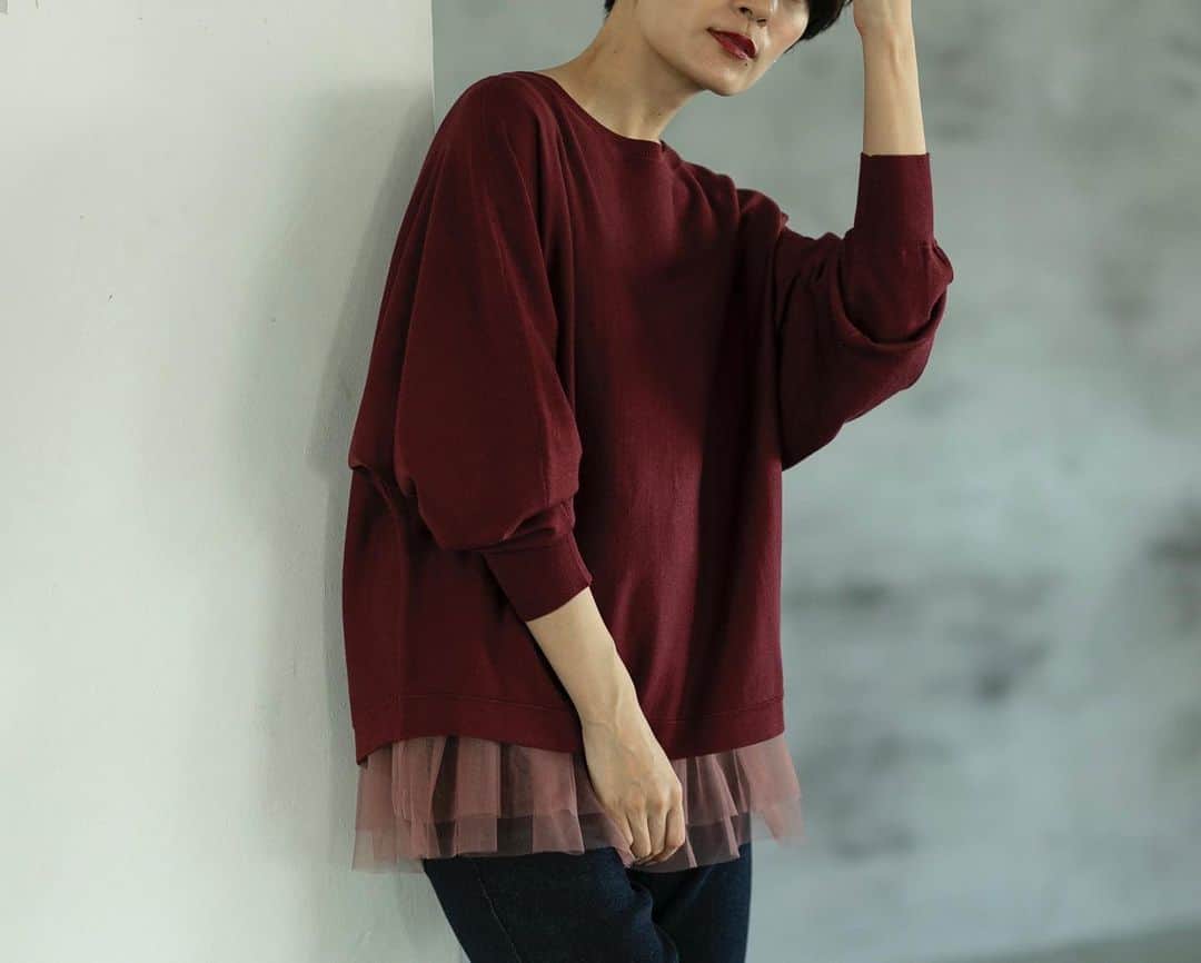 OPAQUE.CLIPさんのインスタグラム写真 - (OPAQUE.CLIPInstagram)「【 New arrivals 】  "エマール検証済" 🏷️ ドルマンスリーブニット×裾チュールタンク 商品No.637-17072  おしゃれ着用洗剤 花王「エマール」×おしゃれ着コースでの洗濯により、 ご家庭で洗えることが実証された商品です。 　※エマール×おしゃれ着コースで洗濯機で3回洗濯、ネット使用、室内部屋干しでの評価  ______________________________  チュールをドッキングしたインナーをセットにした、デザインニットプルオーバー🧶 セットでも単品でも着用できる、 着回し力の高いアイテムです。  #opaqueclip #オペークドットクリップ  #秋服#秋コーデ#今日のコーデ#デザイントップス#レイヤード#レイヤードスタイル#セットアテム#パンツ#パンツコーデ#おでかけコーデ#デート#デート服#きれいめカジュアル#大人カジュアル#20代コーデ#20代ファッション#30代コーデ#30代ファッション#40代コーデ #40代ファッション」9月20日 22時27分 - opaque.clip