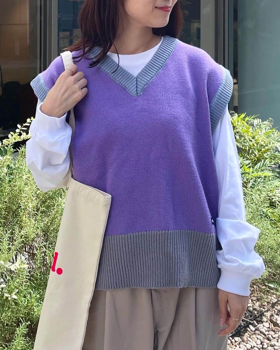 MILKFED.のインスタグラム：「【秋を彩るカラーブロックニット】 ⁡ ☑︎ PANELED KNIT VEST ¥9,900 カラー:BEIGE,GREEN,PURPLE ☑︎ PANELED KNIT CARDIGAN ¥12,100 カラー:BEIGE,NAVY,PURPLE ⁡ ⁡ ⁡ #milkfed #milkfedjp #ミルクフェド #カジュアルコーデ #大人カジュアル #カジュアルコーデ大人可愛い #新作 #秋服コーデ #秋コーデ #秋カラー #秋アイテム #カジュアルガーリー #ガーリーカジュアル #大人ガーリー #大人ガーリーコーデ #カラーニット ＃カラーニットコーデ #カラーカーディガン #ニットベスト #ニットベストコーデ #カーディガンコーデ #カーディガンコーディネート #ショート丈 #ショート丈カーディガン #Vネックカーディガン #ニットベスト #推しカラー #推しカラーコーデ #カラーコーデ #おしゃれカラー #ロンTコーデ #レイヤード」