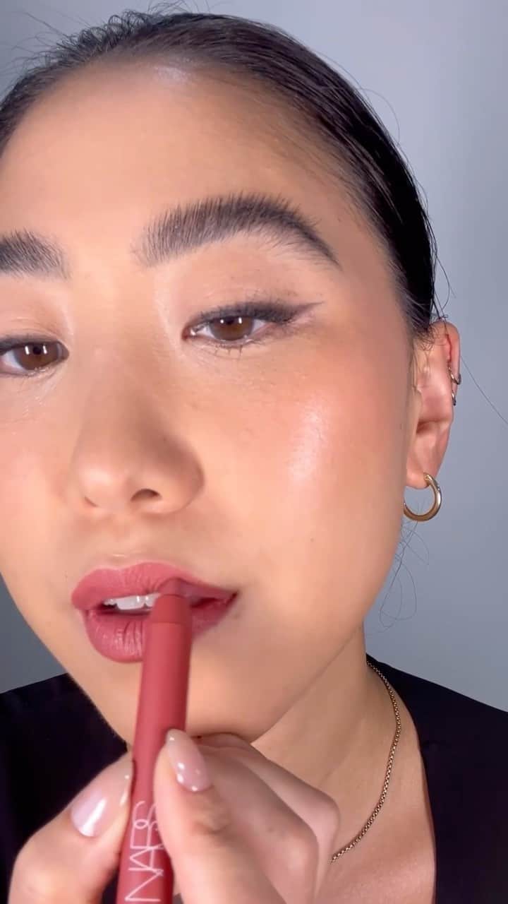 NARSのインスタグラム：「Power up. Join us at SEPHORiA to find your new favorite shade of Powermatte High-Intensity Lip Pencil—plus a few exclusive surprises. 👀 Happening 9/29 and 9/30, virtually and in NYC.  Featuring Global Manager of Artistry Content @julsohn wearing Powermatte High-Intensity Lip Pencil in Walkyrie, Dolce Vita, and Cruella.  Register at the link in bio.」