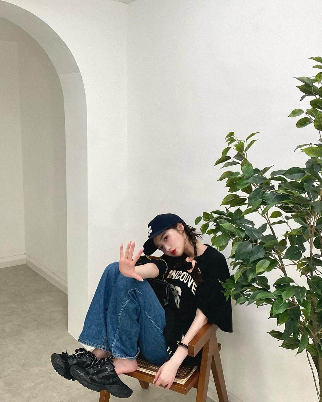 のインスタグラム：「✋」