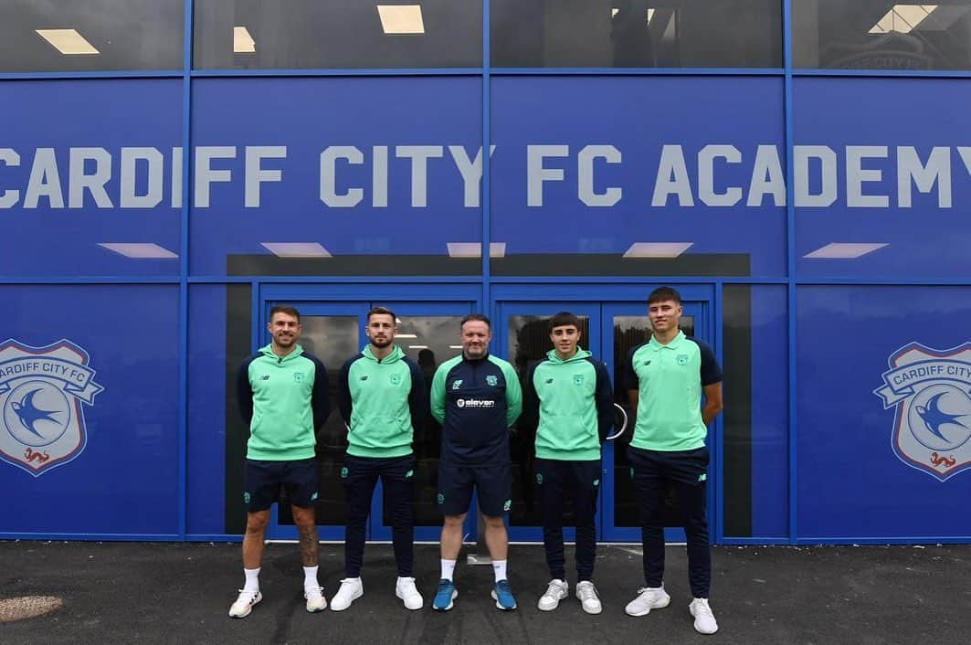 アーロン・ラムジーのインスタグラム：「It was great to visit our Academy’s new home in Llanrumney. It’s an incredible facility for the young players coming through and we are all excited to see them develop #bluebirds @cardiffcityfc 💙」