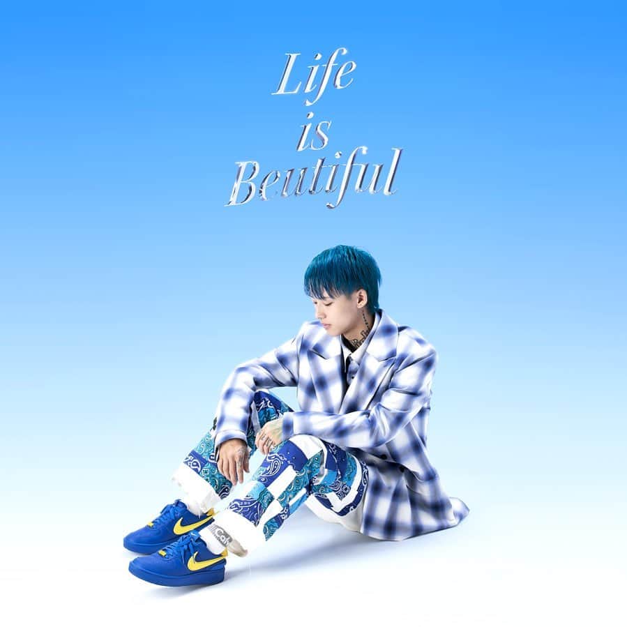 Lil KINGのインスタグラム：「3rd EP - Life is Beautiful -  9月27日　release  1. Missing You 2. WHAT YOU NEED 3. I Don't Know 2 feat. @blast__y  4. Life is Beautiful feat. @light.0616  5. Light Up  art by @renochron」