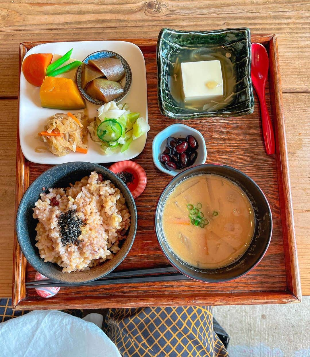 和田美枝さんのインスタグラム写真 - (和田美枝Instagram)「はじめて食した、呉汁🥢  ずっと食べたかった寝かせ玄米🍚  1品1品、カラダが喜ぶ美味しいお味ょ〰️  #直島 #玄米定食 #ビーガン料理」9月20日 22時45分 - miewada