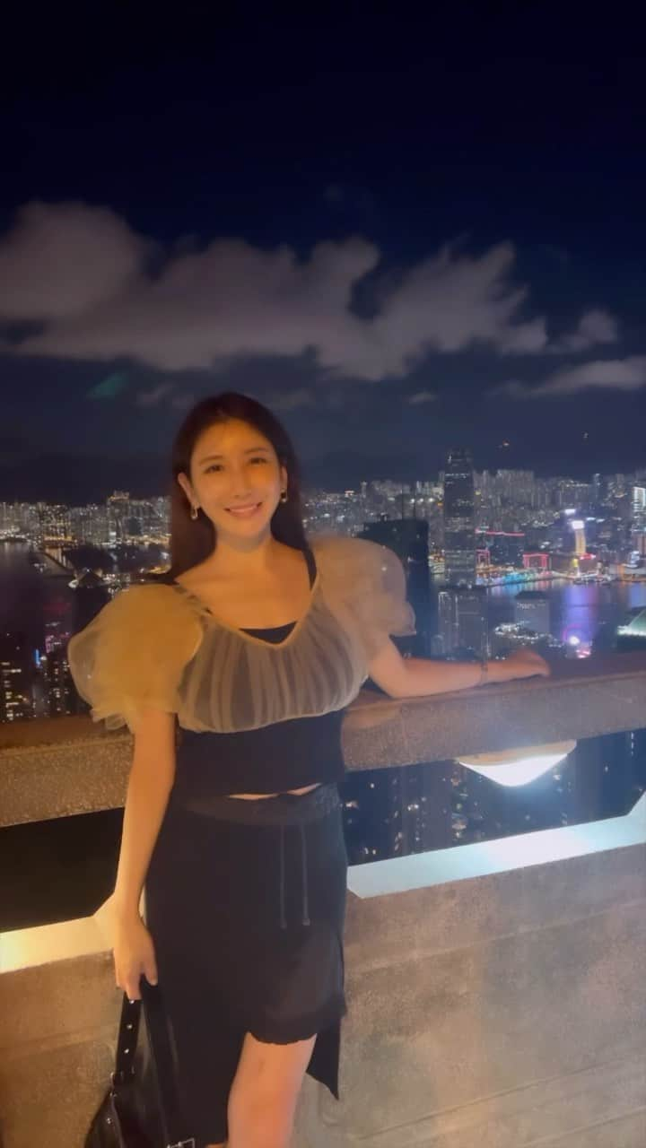 亜里沙のインスタグラム：「Hong Kong⭐️ @crayme_official  @sacaiofficial  #hongkong #香港」