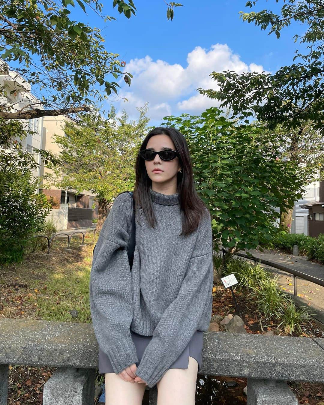 ケルク ハナのインスタグラム：「COS AW 23🩵🩶🩵🩶  @cosstores  @cosstores_jp  #cosjapan #pr」