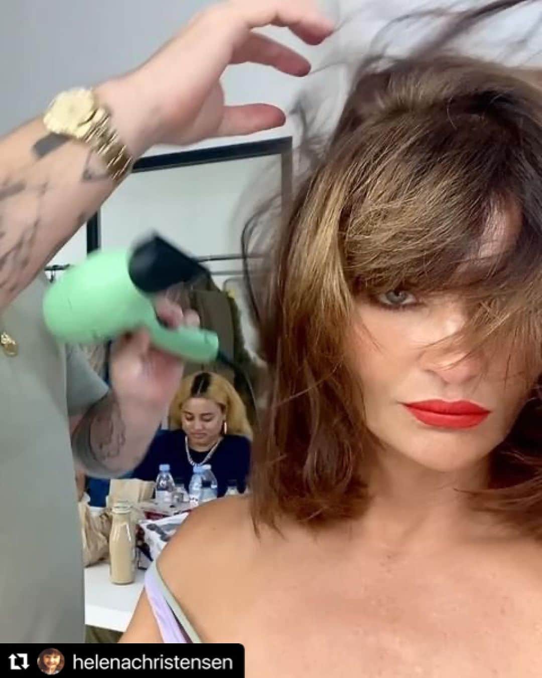 アディクションのインスタグラム：「Amazing ♥️ @helenachristensen   Super beautiful with amazing Red ♥️ ・・・ This blows 💨 Thank you glam team for a super cool day @owengould @studio_ayako」