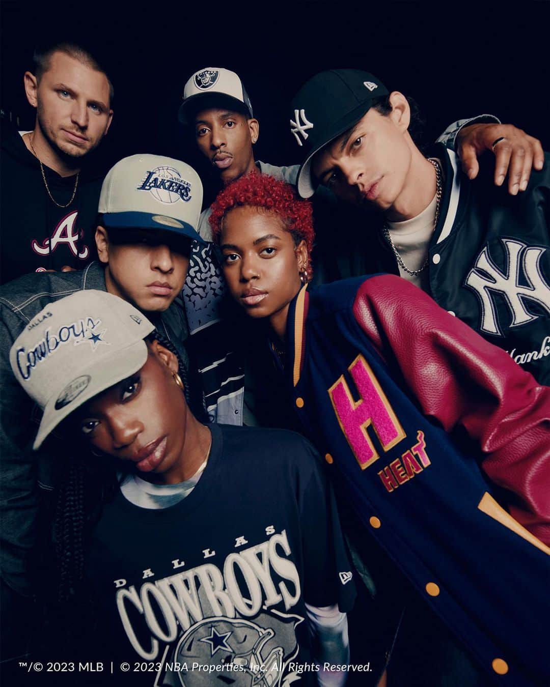 ニューエラ・キャップのインスタグラム：「Let New Era Late Night take you on a journey of self-expression. Sport and style come together so you can support your favorite team in a way that’s authentic to you. From simple designs to bold colors, look your best from day to night with New Era.」
