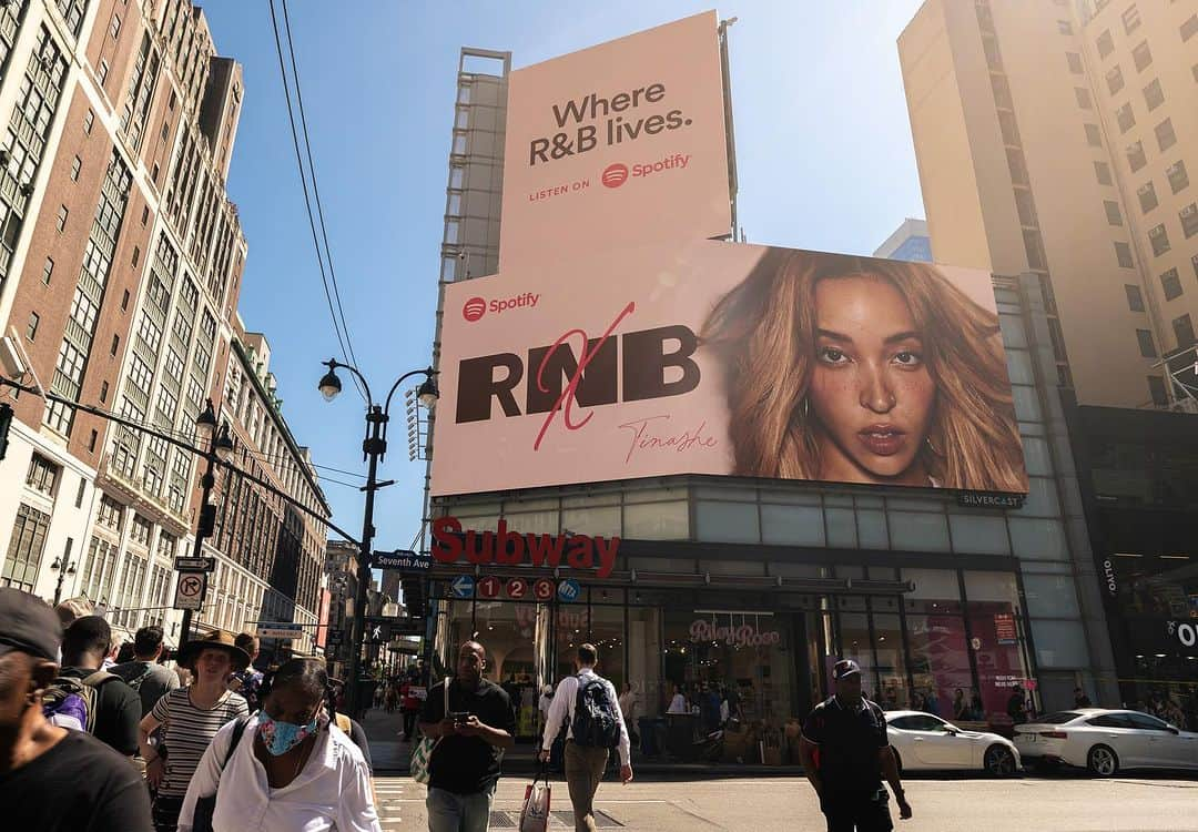 ティナーシェのインスタグラム：「Good morning NYC !! 😍 thank you @spotify」